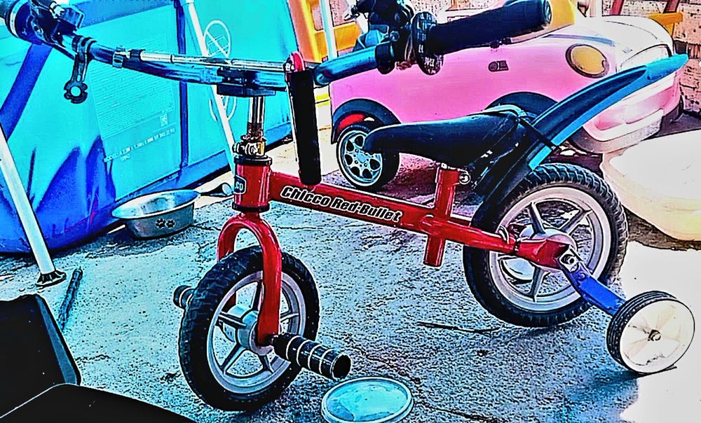 Bicicleta de Aprendizagem Chicco Red Bullet Custom – Estilo Mini BMX / Única!