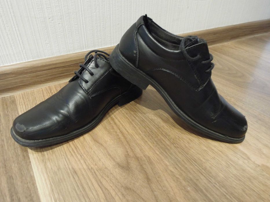 Vapiano-Eleganckie BUTY do garnituru 35
