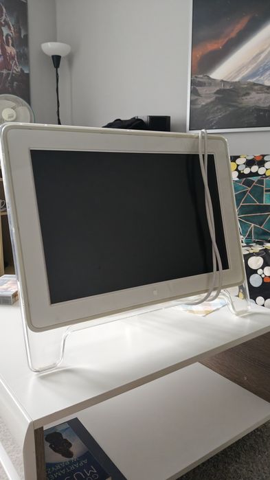 MAC komputer działający z bardzo fajną obudową