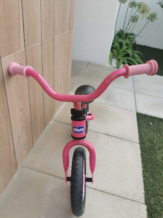 Bicicleta sem pedais menina