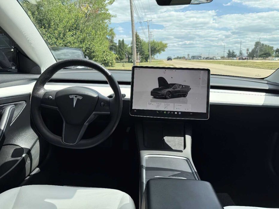 Tesla Model 3 Long Range      2022