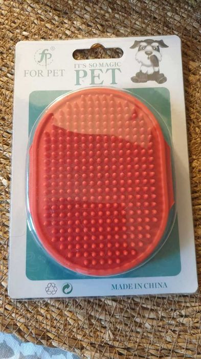 Щітка для вичісування шерсті у тварин. Нова, в упаковці.