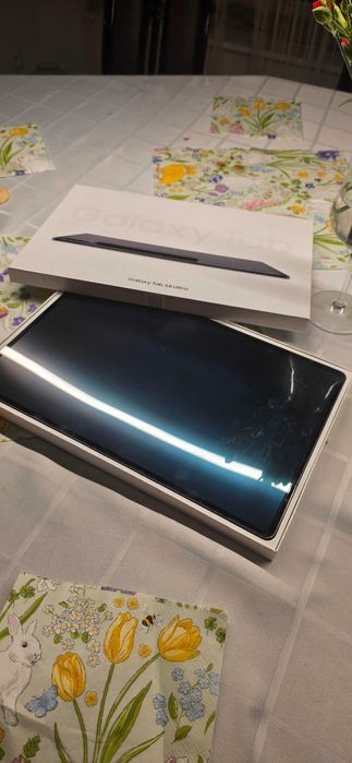 Samsunga Galaxy Tab S8 Ultra 128Gb plus Klawiatura Samsunga za 1100zł