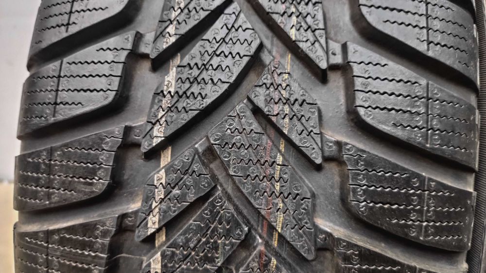 Шини зимові 235/55 R17. Dunlop. Нові. 2023р. Німеччина.