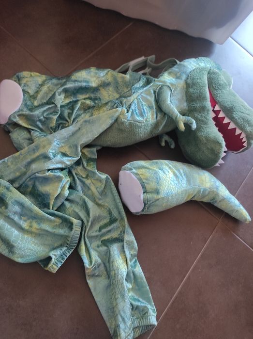 Fato de carnaval de dinossauro