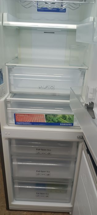 Lodówka Samsung 185cm Pełny No Frost Srebrna LED