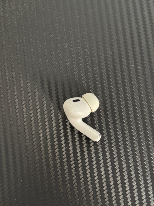 Лівий навушник AirPods