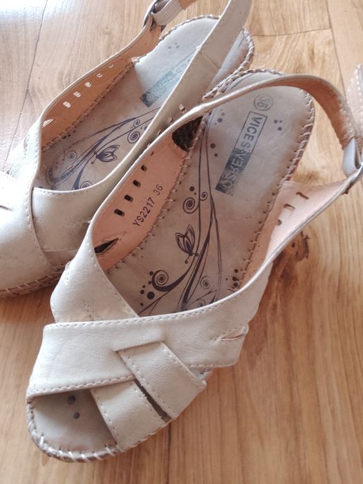 Buty damskie na koturnie skórzane rozmiar 36