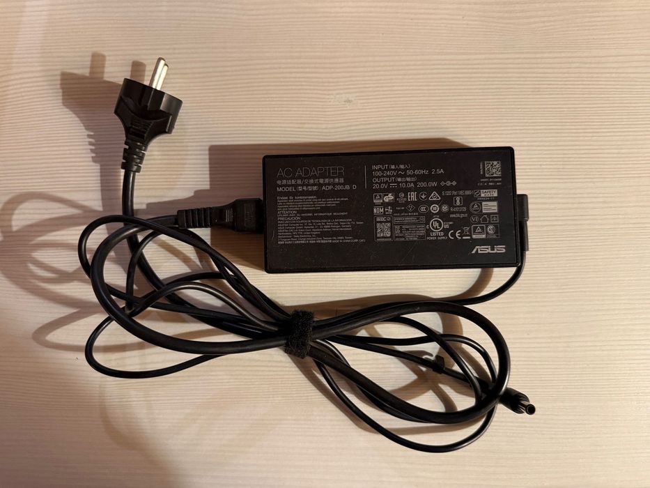 Asus ROG Strix G713QC 17 cali Ryzen 5 5600H 16 GB RAM 512GB RTX 3050