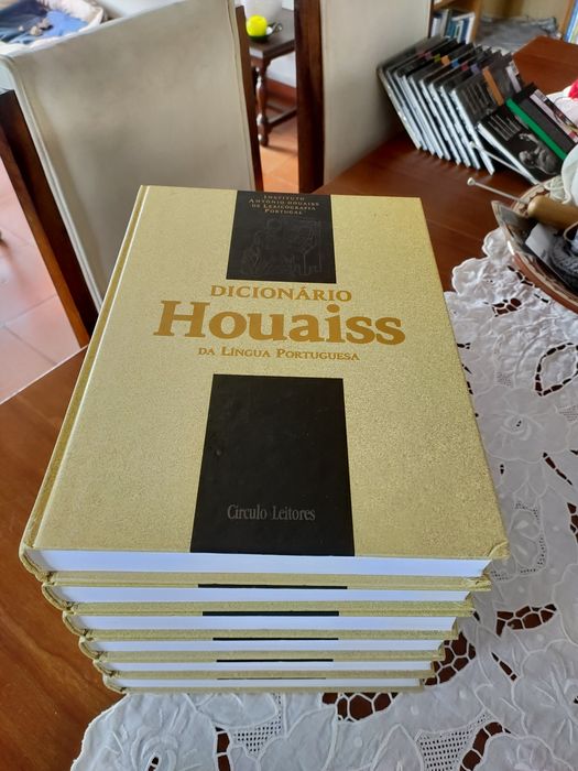 Dicionário Houaiss da língua portuguesa. Última versão.