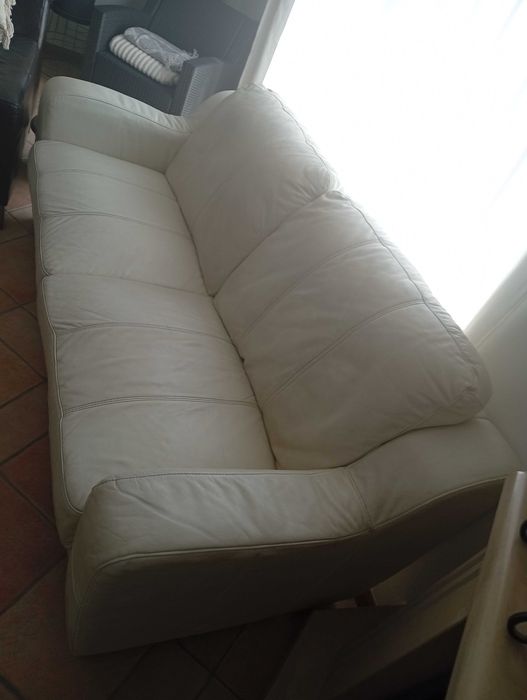 Sofa pele beje 4 lugares em bom estado
