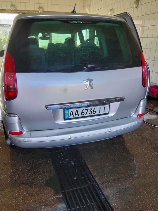 Автомобіль Пежо 807