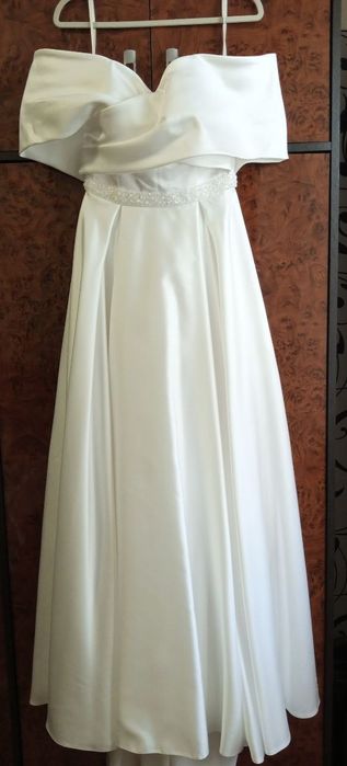 Продам   Весільну   сукню  срочно