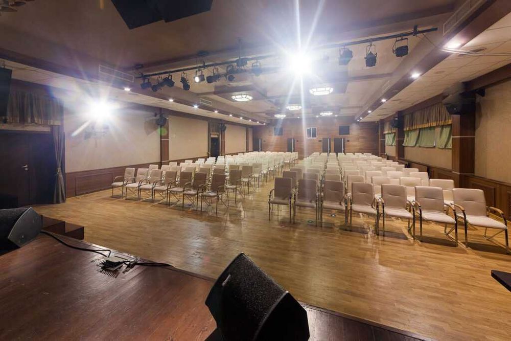 Здаємо в оренду Актову залу!