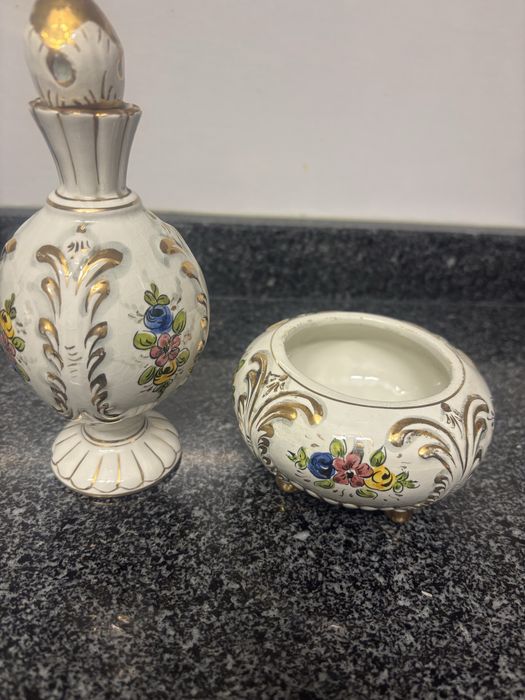 Garrafa pequena e taca - porcelaba elpa de Alcobaca