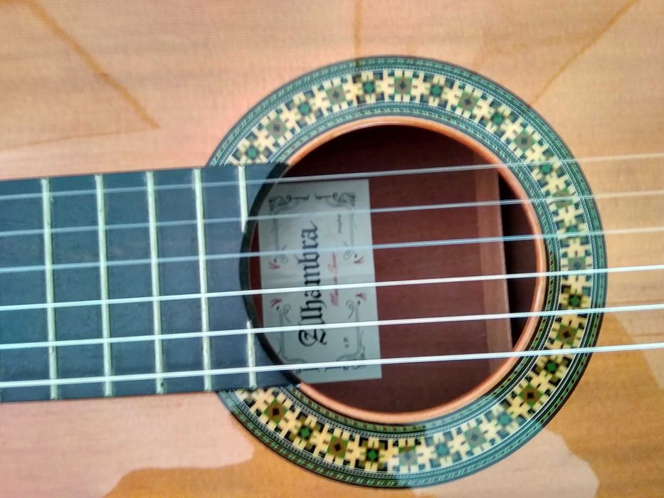 Vendo guitarra clássica Alhambra 4P