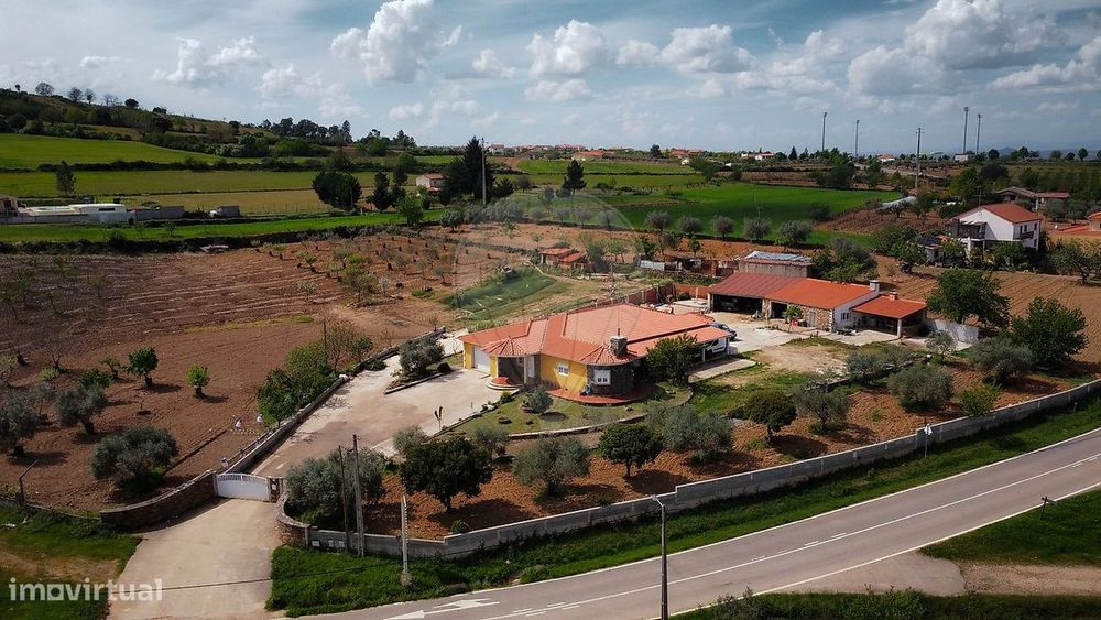 Moradia T4 para venda