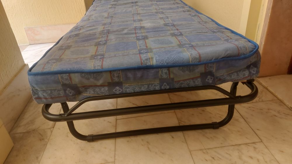 Divã de solteiro novo