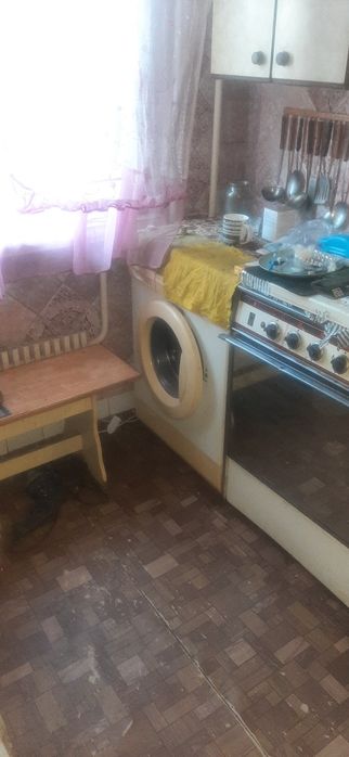 Здам в трех комнатной квартире комноту