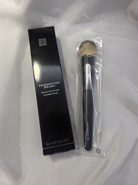Пензлик для тону Givenchy