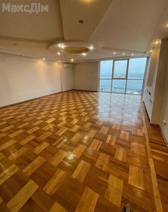 Оренда офісу біля озера