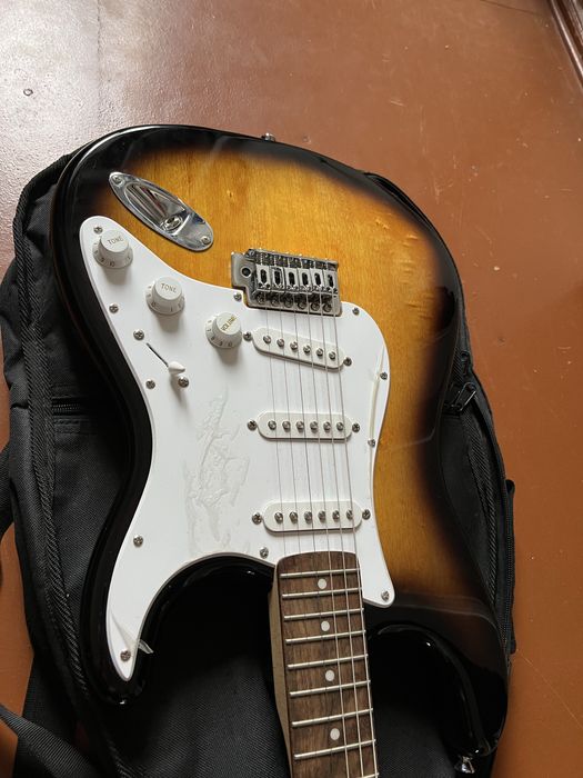 Электрогитара електрогітара  SQUIER BULLET STRAT