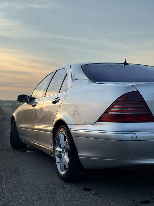 Продам автомобиль мерседес s220
