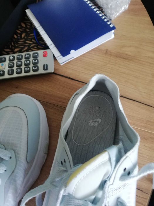 sprzedam  buty sportowe damskie