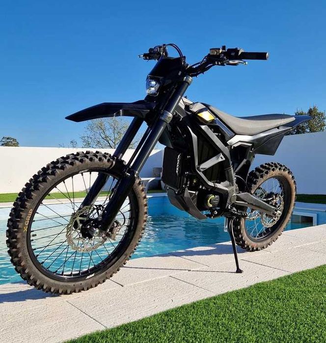 Surron Ultra Bee 2025, versão homologada (Estado irrepreensível, como nova)