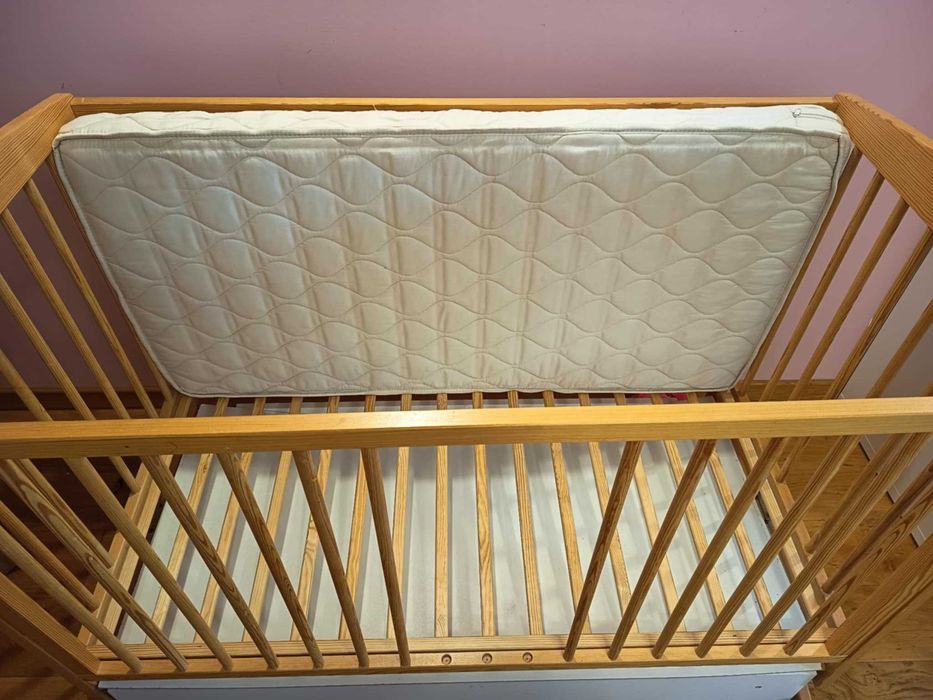 Łóżeczko kołyska z materacem