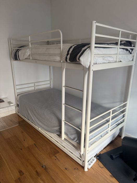 Beliche IKEA com 3 camas e 3 colchões