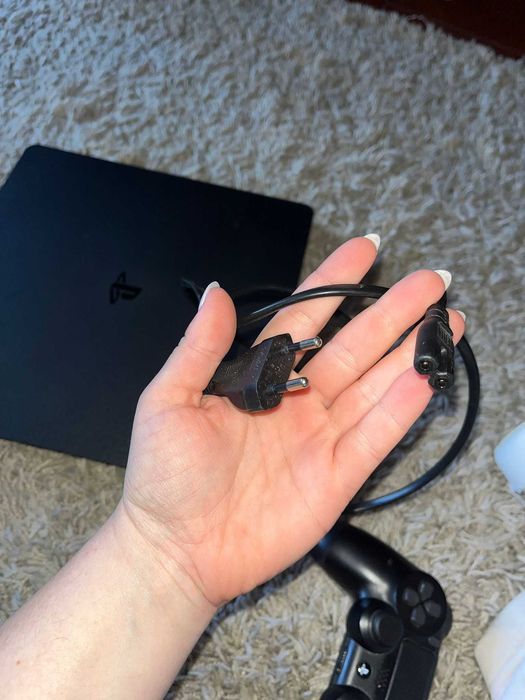 PlayStation 4 Slim + Controle Original + Jogo GTA 5