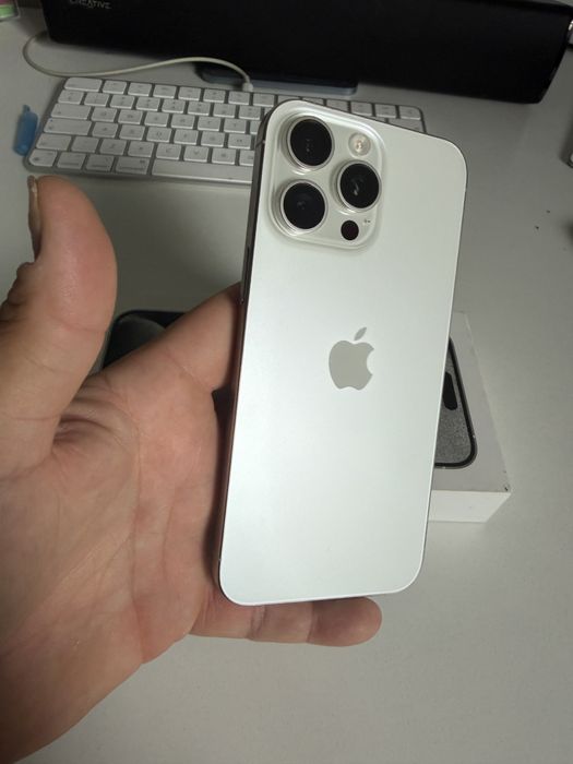 Bateria 95% iPhone 15 Pro Max 256gb White Titanium