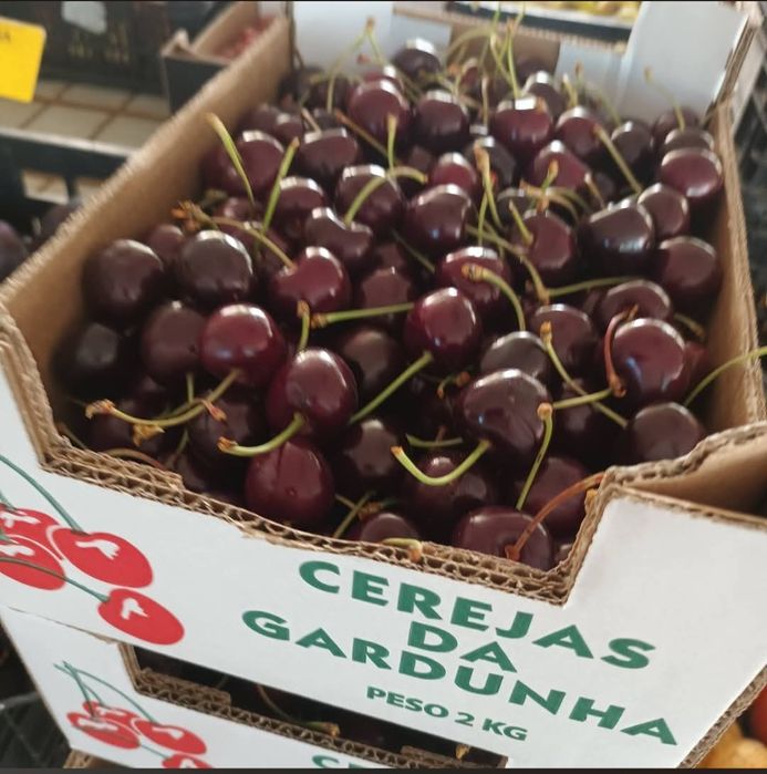 Caixas de cerejas da gardunha para entregas