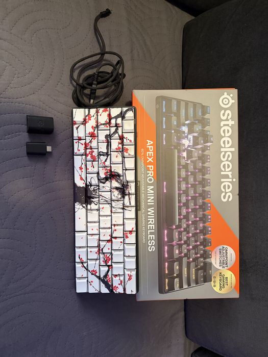 SteelSeries Apex Pro Mini Wireless RGB + keycapy | jak nowa | komplet