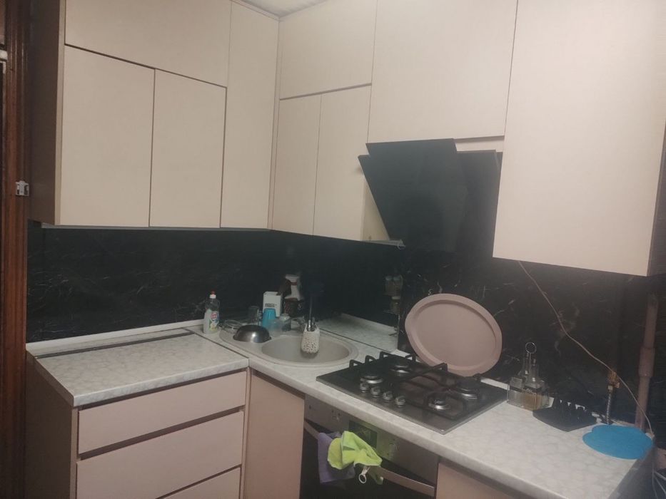 Здаєтся одна кімната в двох кімнатній квартирі