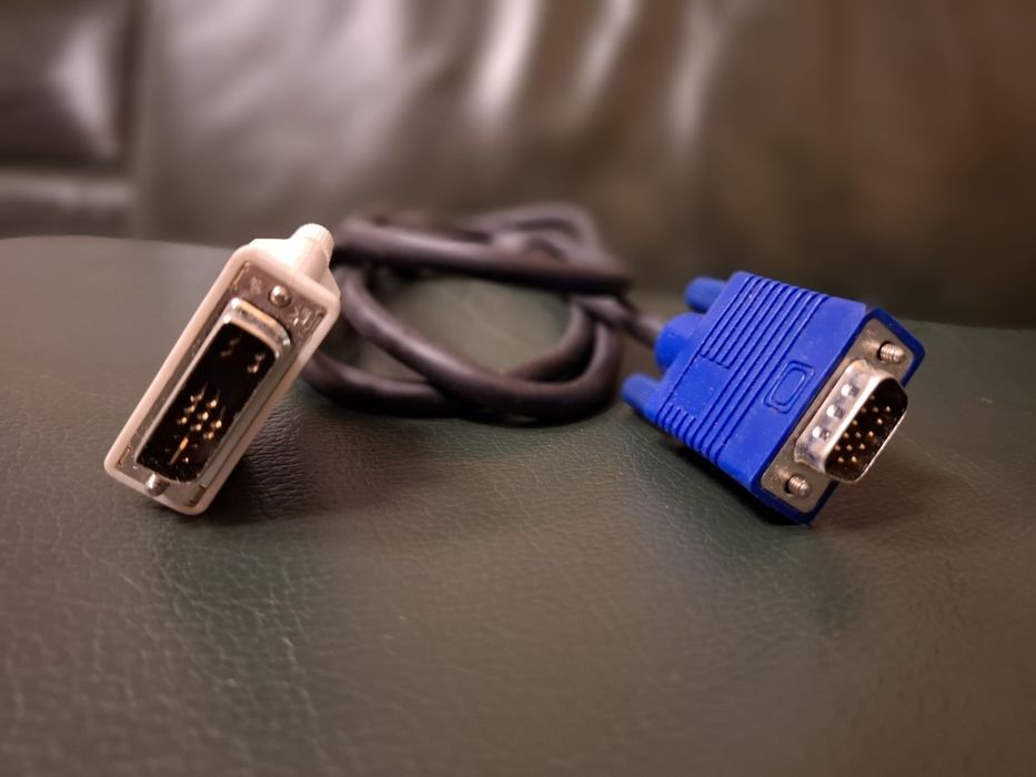 Kable VGA, DVI, Displayport, hub USB i przejśc. PS2, 11 szt DO 20.12
