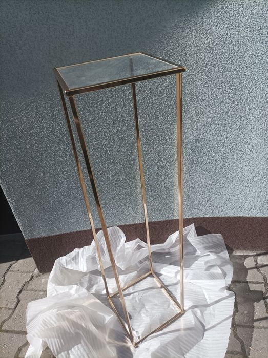 3 sztuki postumentow, kwietników