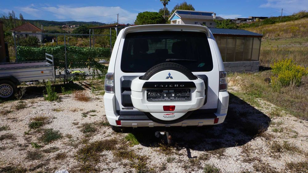 Mitsubishi Pajero 3.2 DI-D Instyle 200cv 4x4 7 lugares foto 4