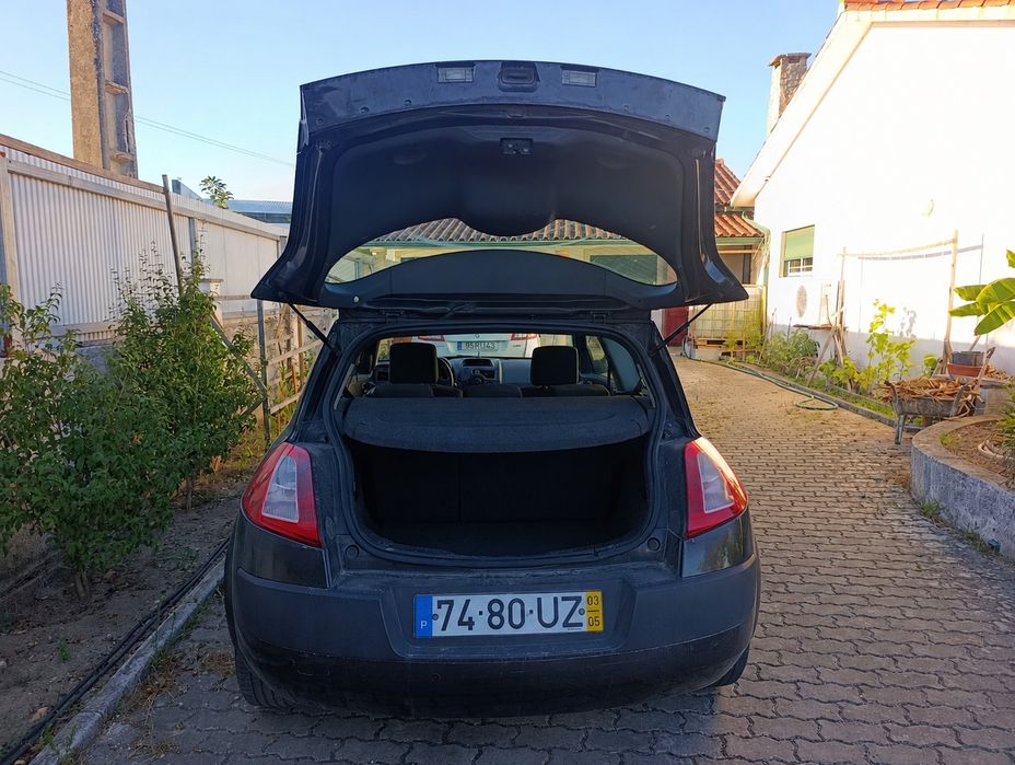 Selling a well-maintained diesel Megane.