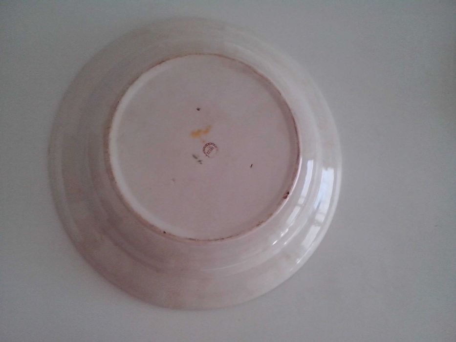 Prato decorativo em louça, grande e antigo (37 X 7 Cm). Césol.