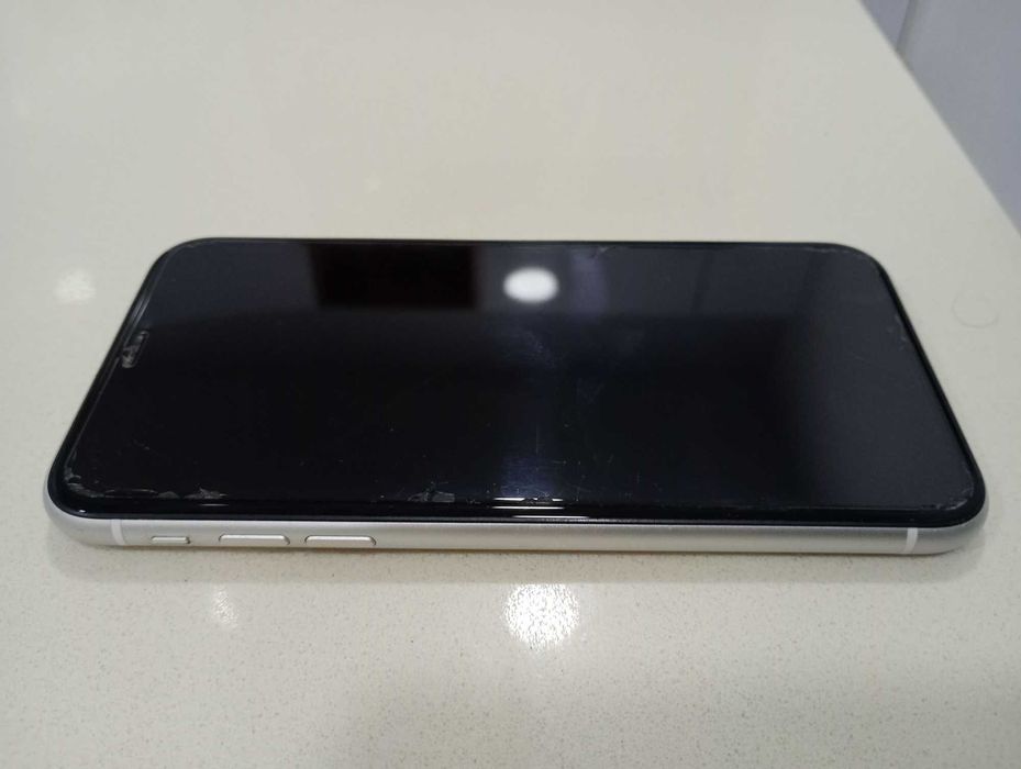 iPhone XR branco 64Gb