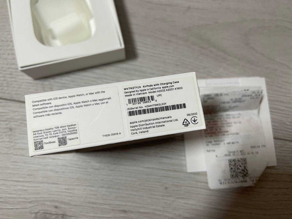 Навушники Apple AirPods 2 with Charging Case MV7N2 Оригінал