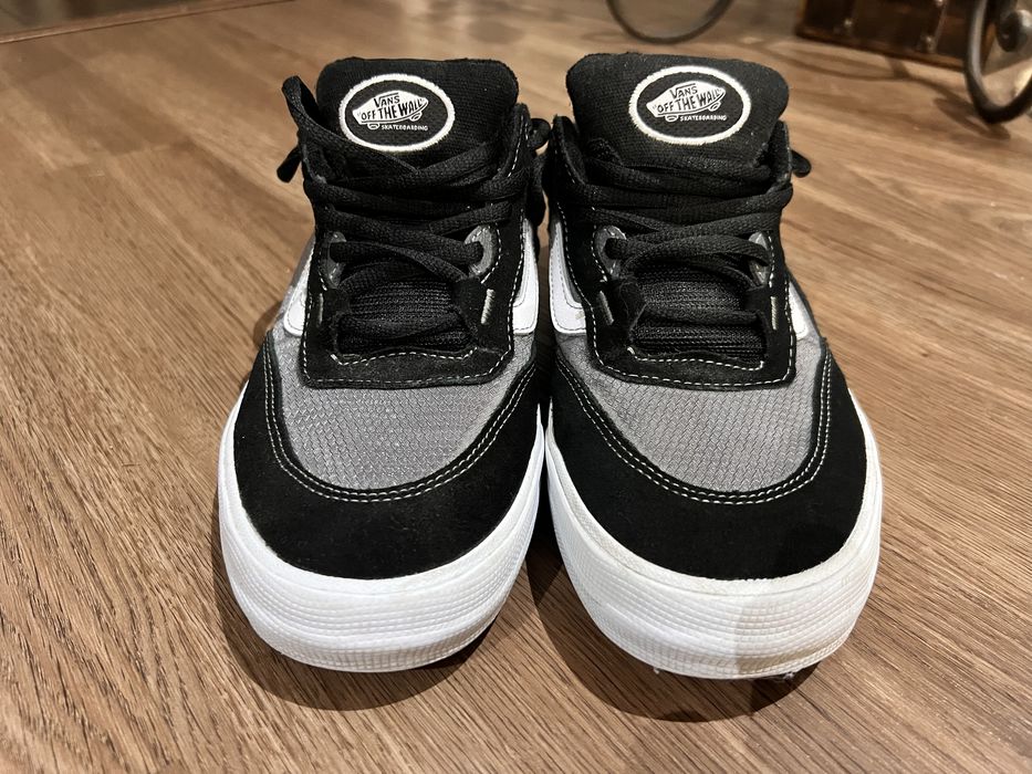 Tenis VANS. WAYVEE preto/branco.