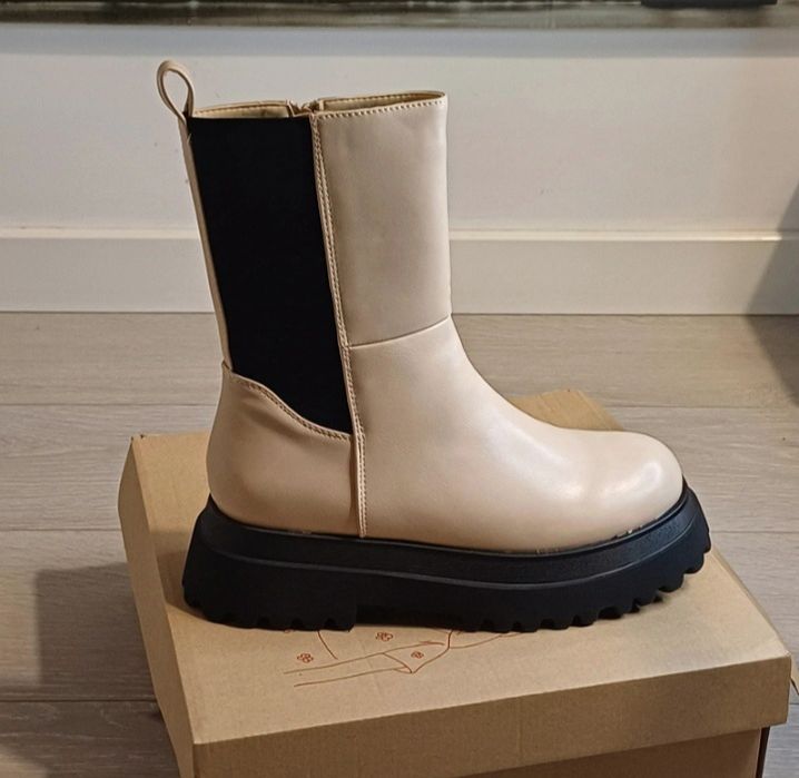 Buty lekko ocieplne mega są