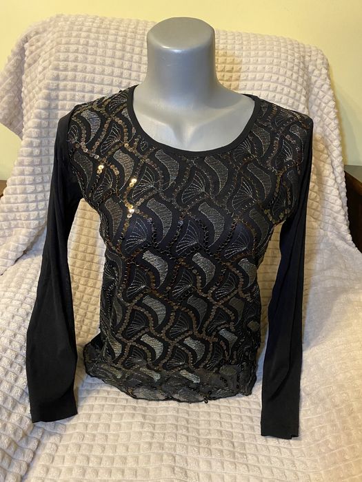 Oryginalna bluzeczka z cekinowym przodem