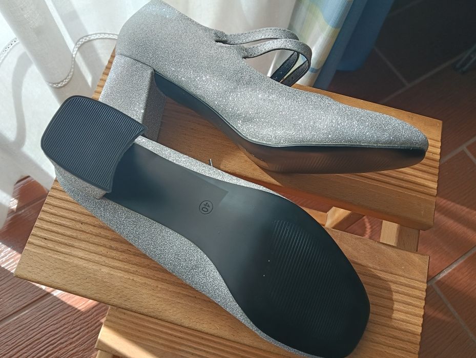 Sapatos prata novos