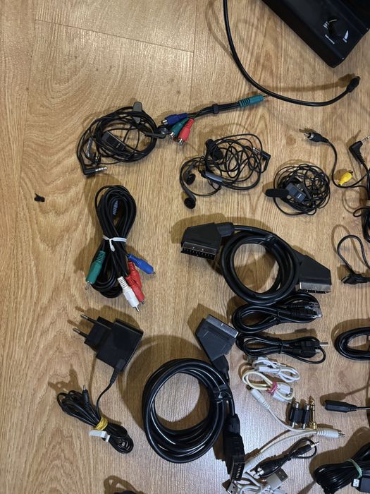 Zestaw kabli plus antena telewizyjna