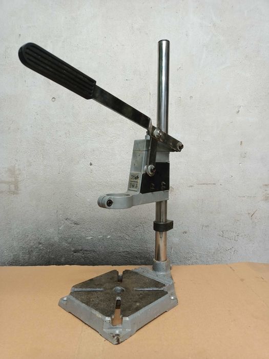 Стійка для свердління дрилем