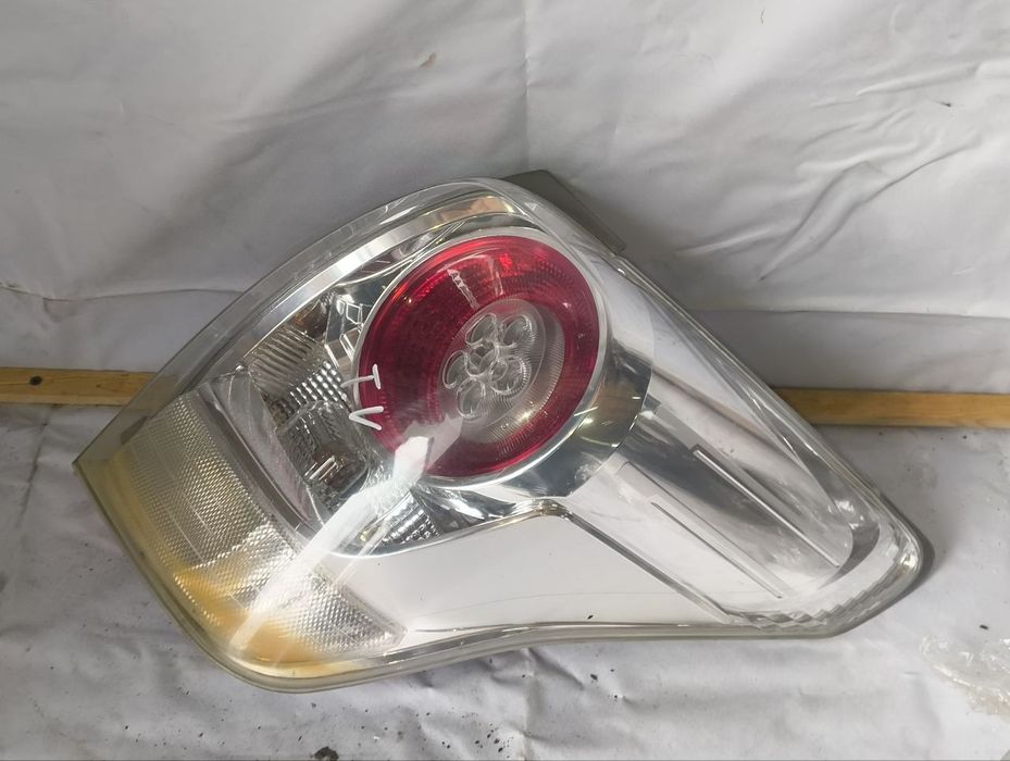 Задній  стоп Toyota verso